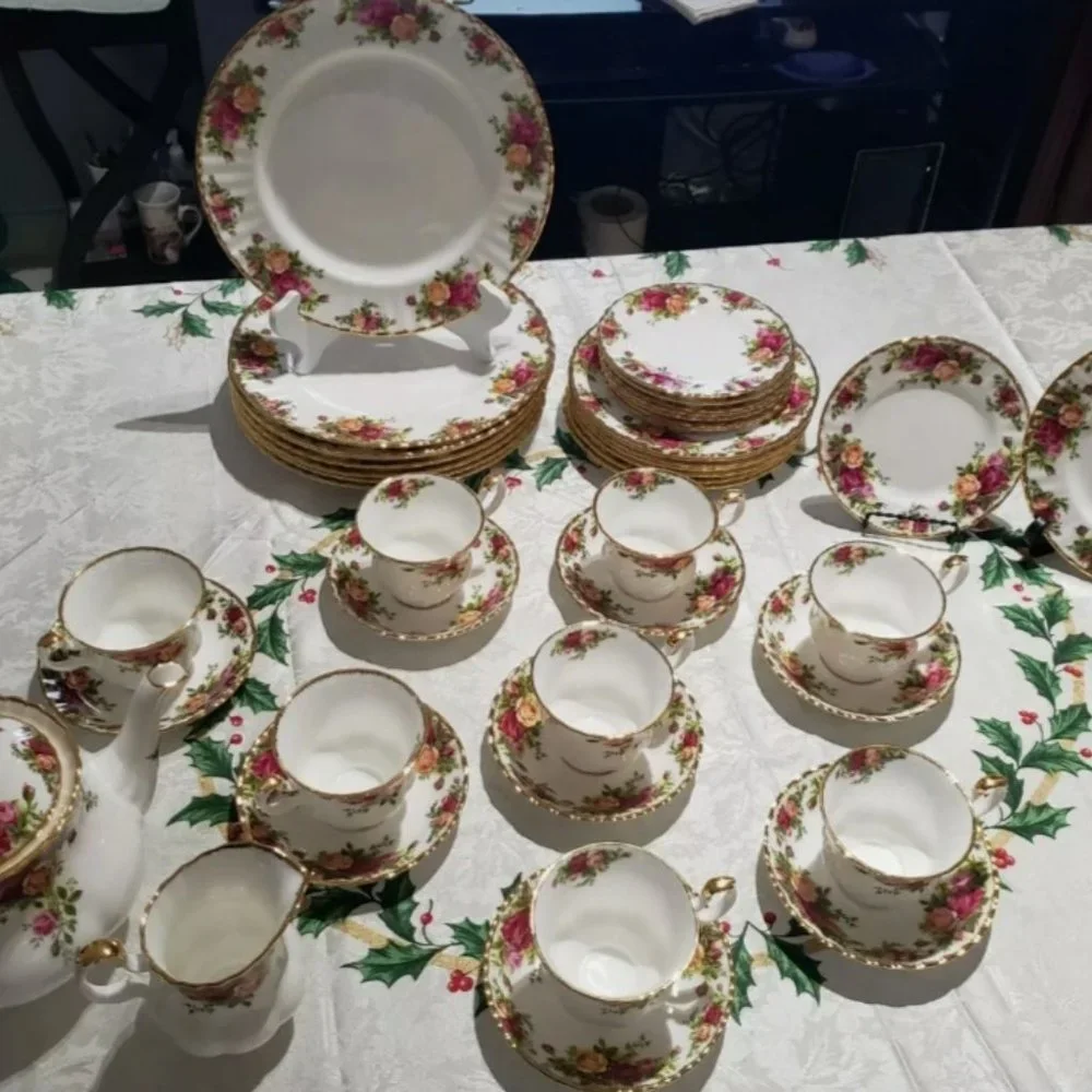 COPY - Prestine and beautiful  Royal Albert Old Country Rose 8settings Dinnerwa…